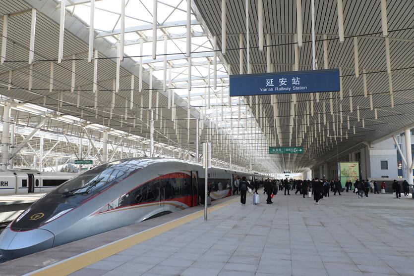 西安铁路局加开延安至神木“摆渡列车”方便陕北地区旅客